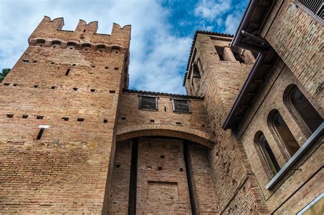 Die Rocca di Gradara: Eine Festung voller Romantik und dunkler Geheimnisse!